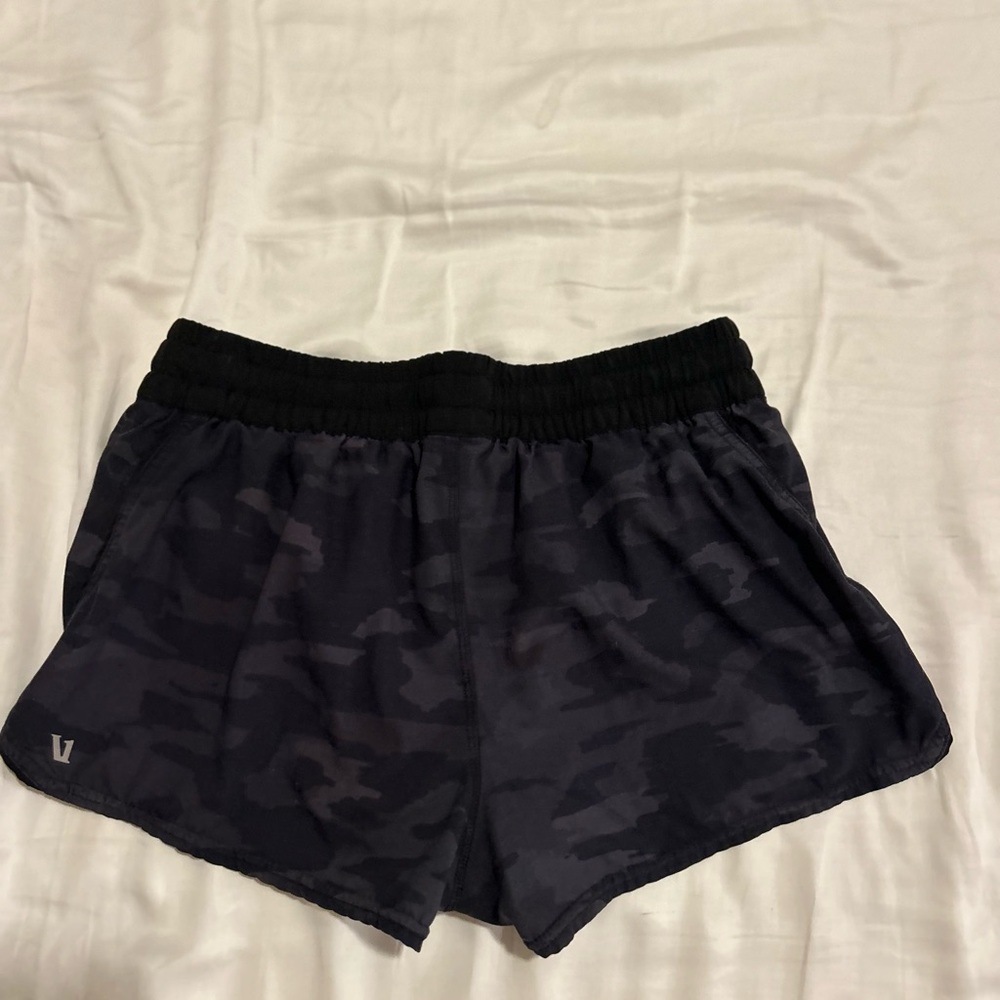 Vuori work out shorts Size Small
